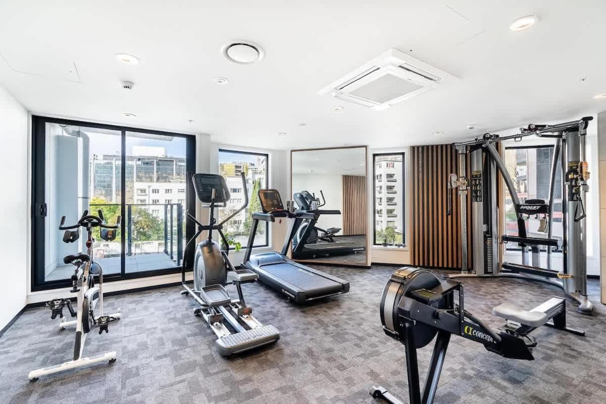 One-bed Urban Escape With Pool Gym & Sauna *