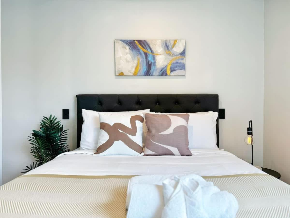 One-bed Urban Escape With Pool Gym & Sauna Apartment *