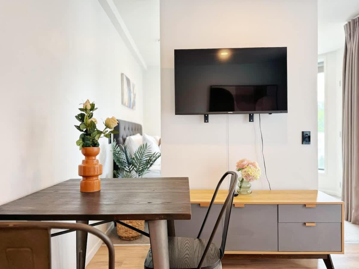 One-bed Urban Escape With Pool Gym & Sauna Apartment